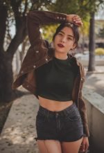 black regular fit crop top